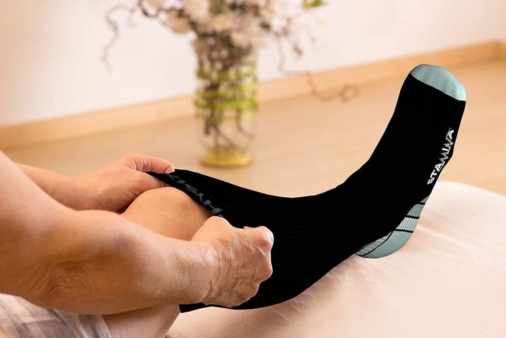 Physix Gear Compression Socks 20-30 mmHg - Men  Women - Running, Nurses, Shin Splints, Flight, Travel